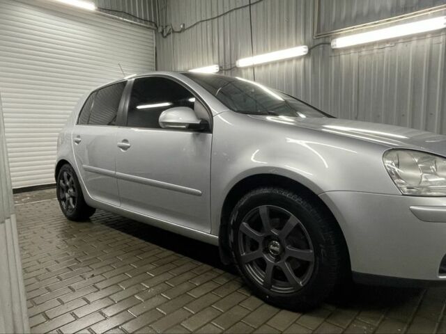 Серый Фольксваген Гольф, объемом двигателя 1.6 л и пробегом 274 тыс. км за 6250 $, фото 1 на Automoto.ua