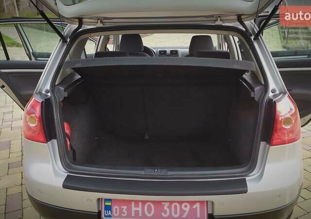 Сірий Фольксваген Гольф, об'ємом двигуна 1.6 л та пробігом 200 тис. км за 6950 $, фото 156 на Automoto.ua