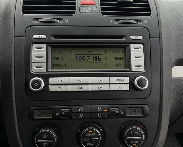 Серый Фольксваген Гольф, объемом двигателя 1.6 л и пробегом 212 тыс. км за 6450 $, фото 43 на Automoto.ua