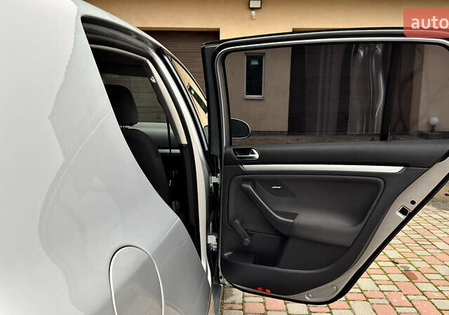 Серый Фольксваген Гольф, объемом двигателя 1.6 л и пробегом 178 тыс. км за 6556 $, фото 41 на Automoto.ua