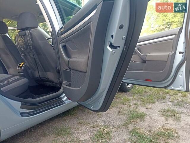 Сірий Фольксваген Гольф, об'ємом двигуна 1.6 л та пробігом 236 тис. км за 6000 $, фото 7 на Automoto.ua