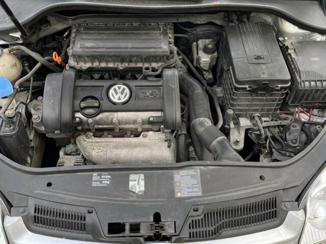 Серый Фольксваген Гольф, объемом двигателя 1.4 л и пробегом 204 тыс. км за 5400 $, фото 5 на Automoto.ua