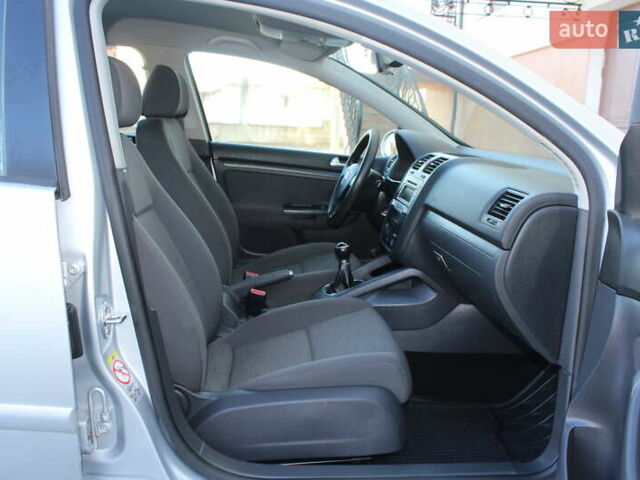 Серый Фольксваген Гольф, объемом двигателя 1.6 л и пробегом 195 тыс. км за 5990 $, фото 64 на Automoto.ua