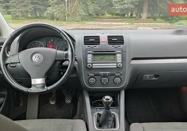 Серый Фольксваген Гольф, объемом двигателя 1.6 л и пробегом 203 тыс. км за 5500 $, фото 7 на Automoto.ua