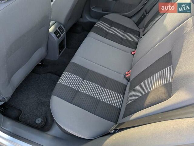 Серый Фольксваген Гольф, объемом двигателя 1.6 л и пробегом 244 тыс. км за 5950 $, фото 31 на Automoto.ua