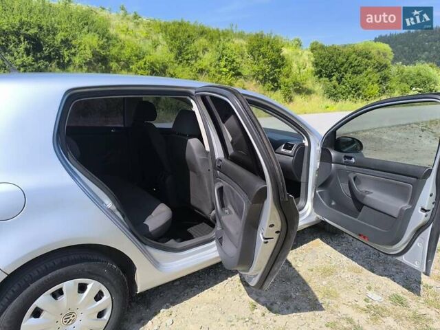 Серый Фольксваген Гольф, объемом двигателя 1.6 л и пробегом 268 тыс. км за 5900 $, фото 19 на Automoto.ua