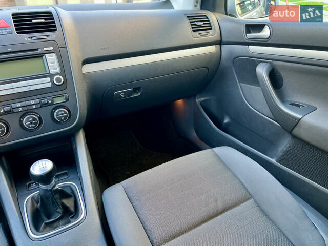 Сірий Фольксваген Гольф, об'ємом двигуна 1.4 л та пробігом 185 тис. км за 6450 $, фото 108 на Automoto.ua