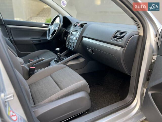 Сірий Фольксваген Гольф, об'ємом двигуна 1.4 л та пробігом 185 тис. км за 6450 $, фото 101 на Automoto.ua