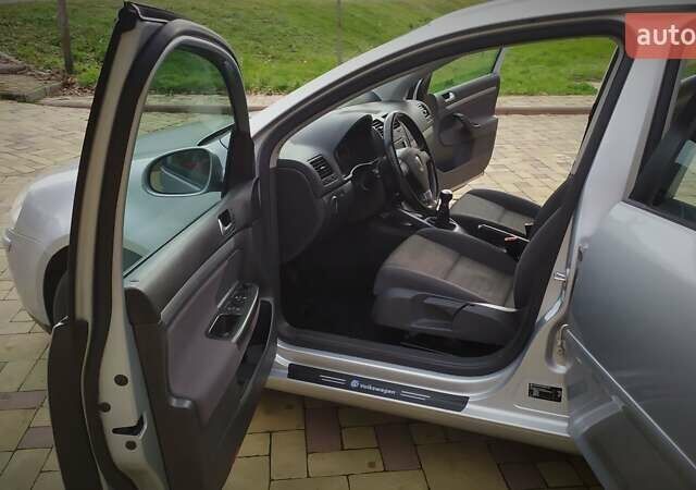 Сірий Фольксваген Гольф, об'ємом двигуна 1.6 л та пробігом 200 тис. км за 6950 $, фото 160 на Automoto.ua