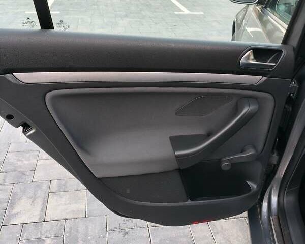 Серый Фольксваген Гольф, объемом двигателя 1.6 л и пробегом 264 тыс. км за 6200 $, фото 15 на Automoto.ua