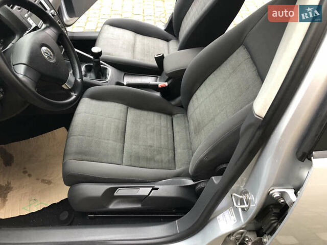 Сірий Фольксваген Гольф, об'ємом двигуна 1.6 л та пробігом 256 тис. км за 5999 $, фото 20 на Automoto.ua