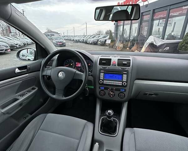 Серый Фольксваген Гольф, объемом двигателя 1.4 л и пробегом 233 тыс. км за 6750 $, фото 16 на Automoto.ua