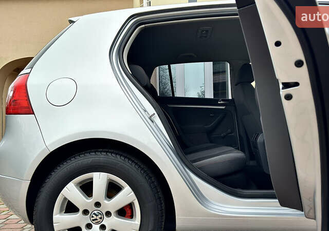 Серый Фольксваген Гольф, объемом двигателя 1.6 л и пробегом 178 тыс. км за 6556 $, фото 30 на Automoto.ua