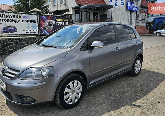 Серый Фольксваген Гольф, объемом двигателя 1.39 л и пробегом 270 тыс. км за 6000 $, фото 2 на Automoto.ua