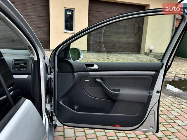 Серый Фольксваген Гольф, объемом двигателя 1.6 л и пробегом 178 тыс. км за 6556 $, фото 45 на Automoto.ua