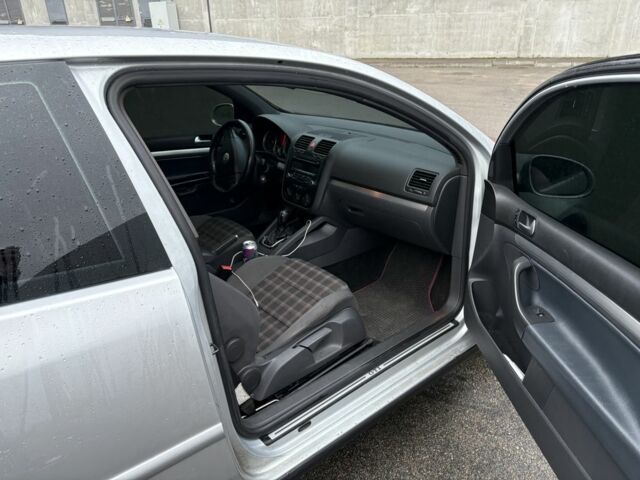 Серый Фольксваген Гольф, объемом двигателя 2 л и пробегом 216 тыс. км за 5000 $, фото 12 на Automoto.ua