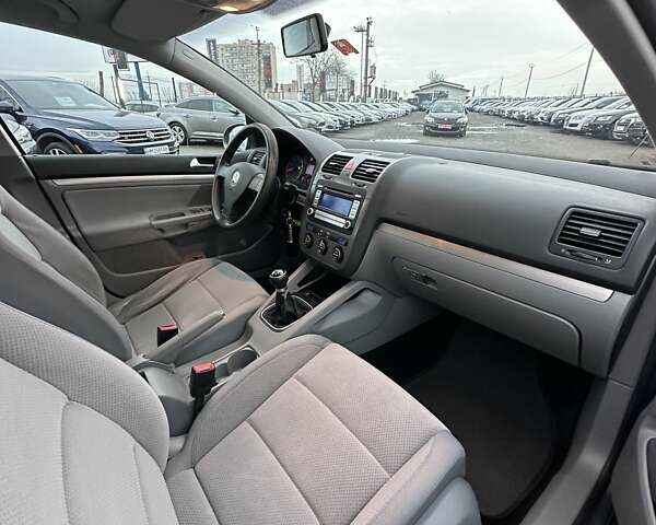 Серый Фольксваген Гольф, объемом двигателя 1.4 л и пробегом 233 тыс. км за 6750 $, фото 19 на Automoto.ua