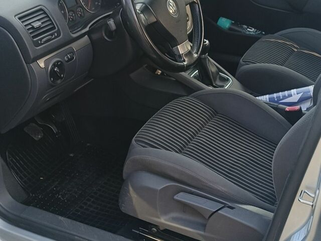 Серый Фольксваген Гольф, объемом двигателя 1.6 л и пробегом 200 тыс. км за 6500 $, фото 6 на Automoto.ua