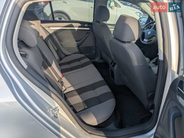 Серый Фольксваген Гольф, объемом двигателя 1.6 л и пробегом 244 тыс. км за 5950 $, фото 33 на Automoto.ua