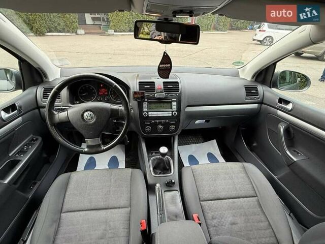 Серый Фольксваген Гольф, объемом двигателя 1.6 л и пробегом 238 тыс. км за 6300 $, фото 22 на Automoto.ua