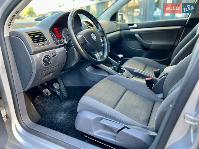 Сірий Фольксваген Гольф, об'ємом двигуна 1.4 л та пробігом 185 тис. км за 6450 $, фото 71 на Automoto.ua