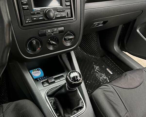 Сірий Фольксваген Гольф, об'ємом двигуна 1.6 л та пробігом 291 тис. км за 5300 $, фото 4 на Automoto.ua