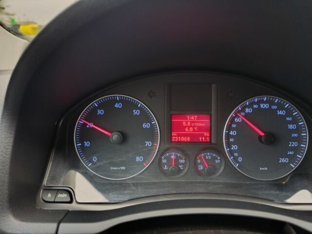 Серый Фольксваген Гольф, объемом двигателя 1.4 л и пробегом 231 тыс. км за 5950 $, фото 12 на Automoto.ua