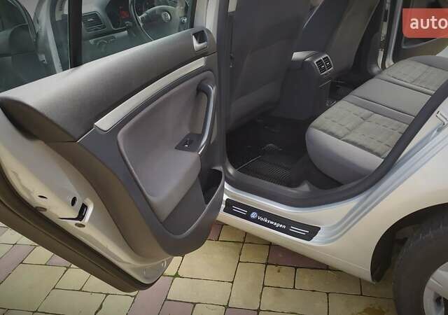 Сірий Фольксваген Гольф, об'ємом двигуна 1.6 л та пробігом 200 тис. км за 6950 $, фото 145 на Automoto.ua
