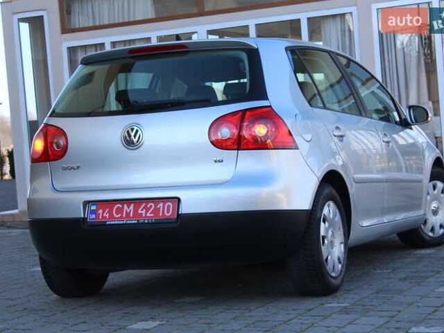 Серый Фольксваген Гольф, объемом двигателя 1.6 л и пробегом 195 тыс. км за 5890 $, фото 18 на Automoto.ua
