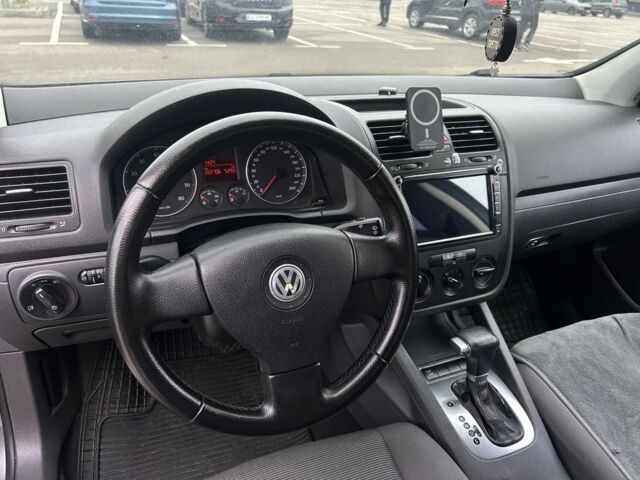 Серый Фольксваген Гольф, объемом двигателя 1.6 л и пробегом 220 тыс. км за 5800 $, фото 9 на Automoto.ua