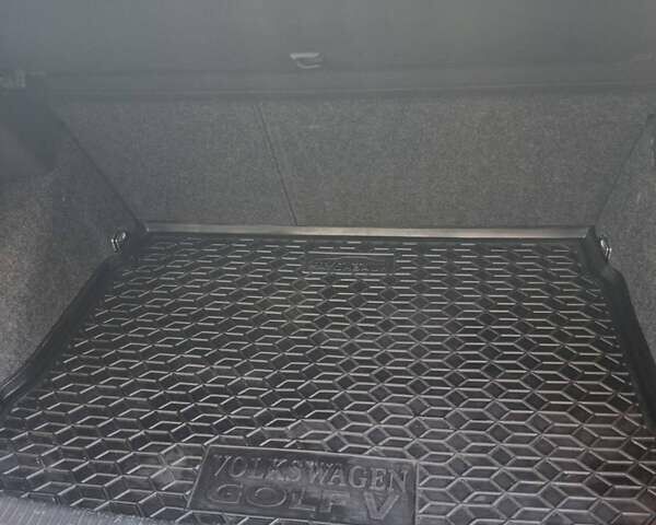 Серый Фольксваген Гольф, объемом двигателя 1.6 л и пробегом 227 тыс. км за 6500 $, фото 12 на Automoto.ua