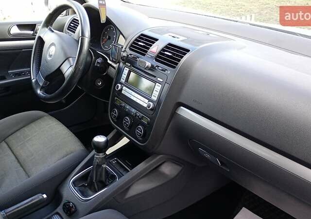 Серый Фольксваген Гольф, объемом двигателя 1.6 л и пробегом 238 тыс. км за 6300 $, фото 6 на Automoto.ua