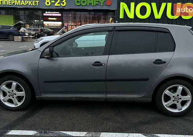 Серый Фольксваген Гольф, объемом двигателя 1.6 л и пробегом 220 тыс. км за 5800 $, фото 2 на Automoto.ua