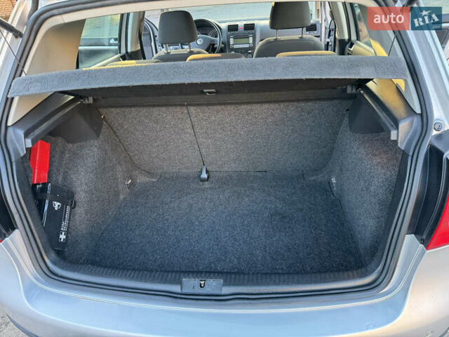 Серый Фольксваген Гольф, объемом двигателя 1.6 л и пробегом 240 тыс. км за 5850 $, фото 30 на Automoto.ua