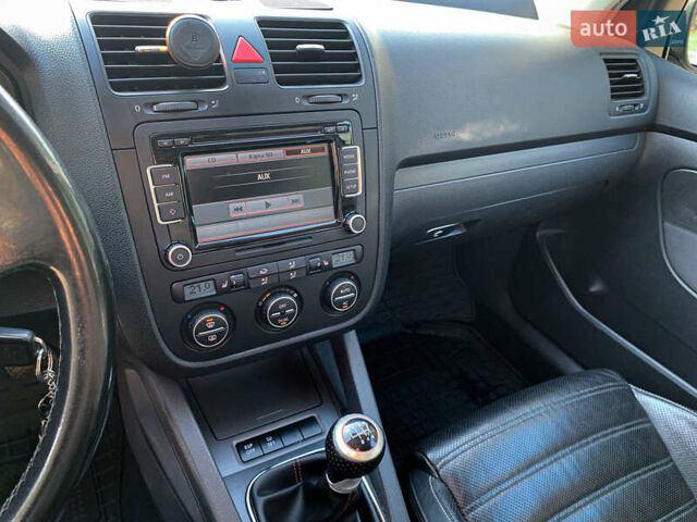 Сірий Фольксваген Гольф, об'ємом двигуна 1.97 л та пробігом 430 тис. км за 7200 $, фото 16 на Automoto.ua