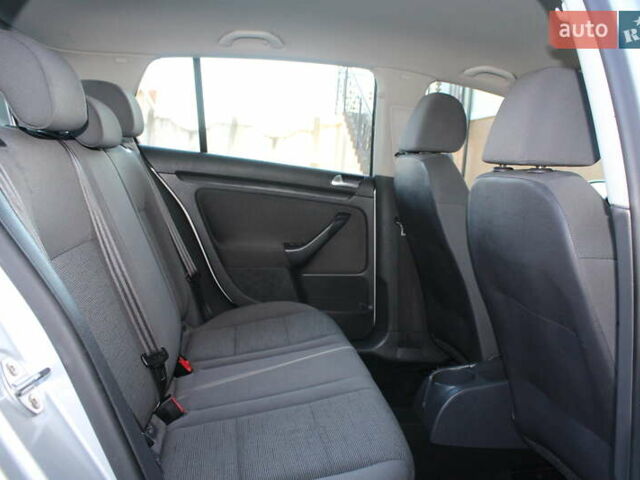 Серый Фольксваген Гольф, объемом двигателя 1.6 л и пробегом 195 тыс. км за 5990 $, фото 60 на Automoto.ua