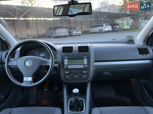 Серый Фольксваген Гольф, объемом двигателя 1.6 л и пробегом 240 тыс. км за 5850 $, фото 20 на Automoto.ua