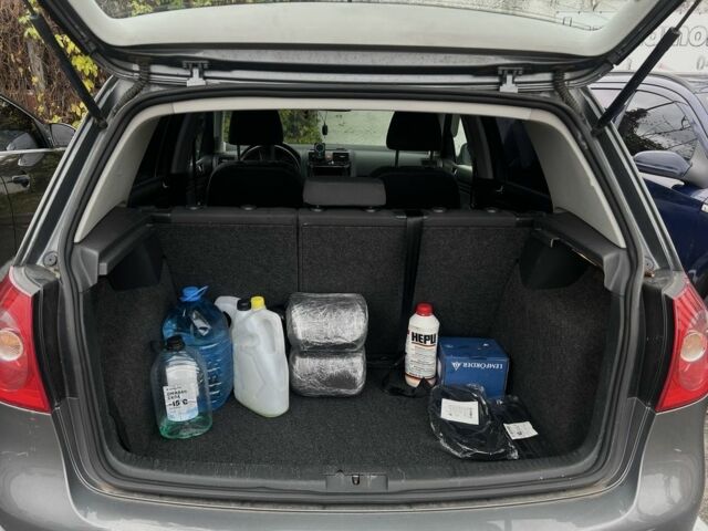 Серый Фольксваген Гольф, объемом двигателя 1.6 л и пробегом 220 тыс. км за 5800 $, фото 11 на Automoto.ua