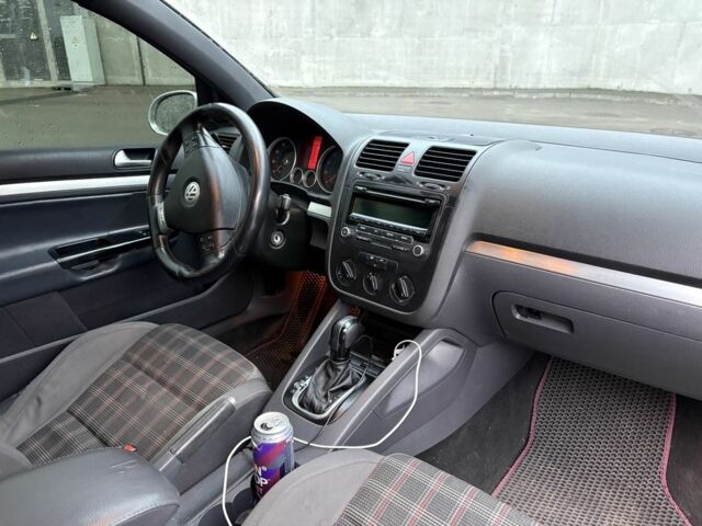 Серый Фольксваген Гольф, объемом двигателя 2 л и пробегом 216 тыс. км за 5000 $, фото 13 на Automoto.ua