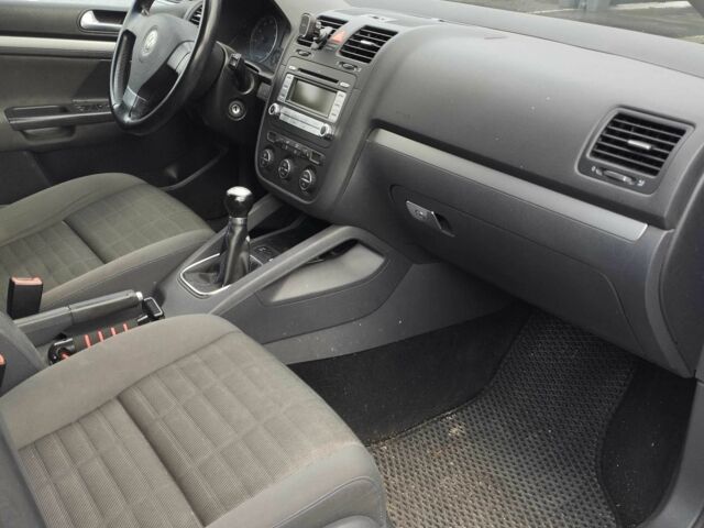 Серый Фольксваген Гольф, объемом двигателя 1.6 л и пробегом 249 тыс. км за 6200 $, фото 9 на Automoto.ua