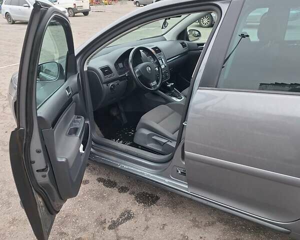 Серый Фольксваген Гольф, объемом двигателя 1.4 л и пробегом 215 тыс. км за 6500 $, фото 9 на Automoto.ua