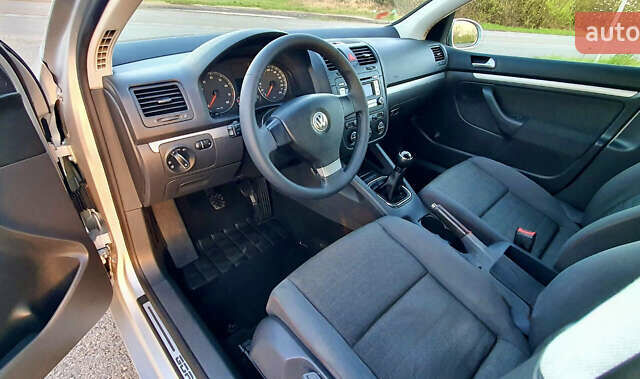 Сірий Фольксваген Гольф, об'ємом двигуна 1.6 л та пробігом 188 тис. км за 5350 $, фото 1 на Automoto.ua