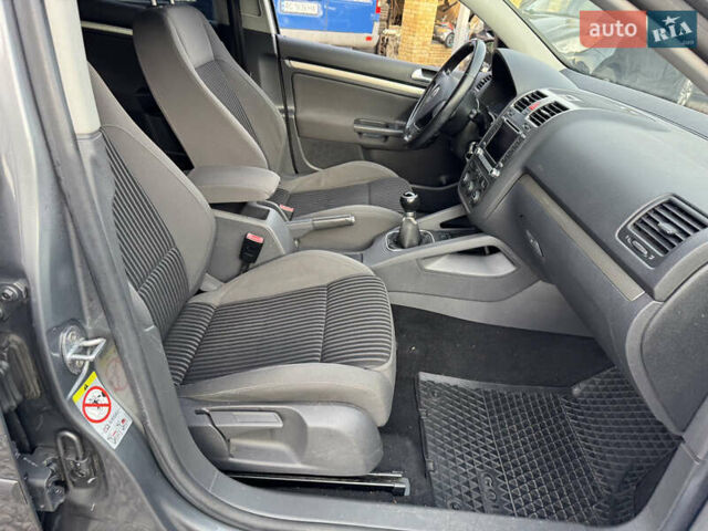 Серый Фольксваген Гольф, объемом двигателя 1.6 л и пробегом 154 тыс. км за 6200 $, фото 21 на Automoto.ua