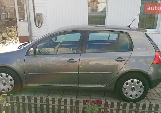 Серый Фольксваген Гольф, объемом двигателя 1.6 л и пробегом 238 тыс. км за 6300 $, фото 2 на Automoto.ua