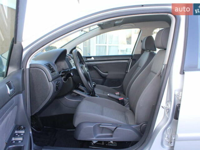 Серый Фольксваген Гольф, объемом двигателя 1.6 л и пробегом 195 тыс. км за 5890 $, фото 45 на Automoto.ua