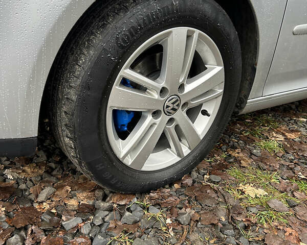 Серый Фольксваген Гольф, объемом двигателя 1.6 л и пробегом 290 тыс. км за 7750 $, фото 4 на Automoto.ua