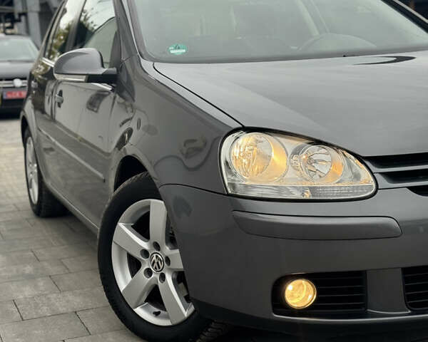 Сірий Фольксваген Гольф, об'ємом двигуна 1.6 л та пробігом 229 тис. км за 4750 $, фото 2 на Automoto.ua