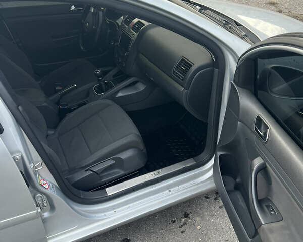 Серый Фольксваген Гольф, объемом двигателя 1.9 л и пробегом 250 тыс. км за 5600 $, фото 8 на Automoto.ua