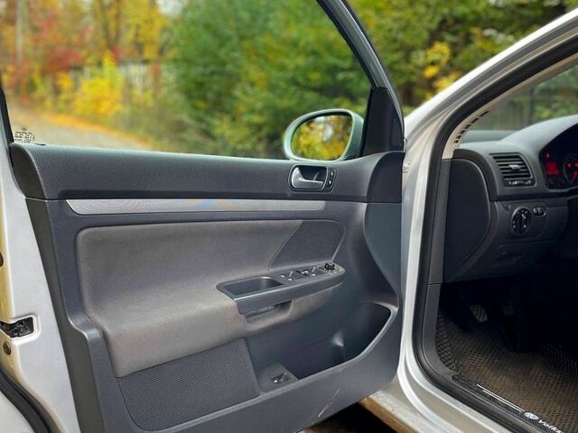 Серый Фольксваген Гольф, объемом двигателя 1.4 л и пробегом 233 тыс. км за 4999 $, фото 7 на Automoto.ua