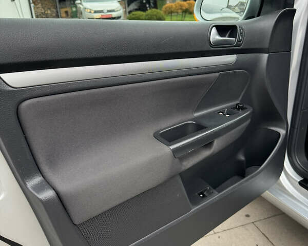 Сірий Фольксваген Гольф, об'ємом двигуна 1.6 л та пробігом 209 тис. км за 5999 $, фото 20 на Automoto.ua